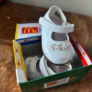 White Floral Mary Jane Kids Shoes by McDonalds 😭
